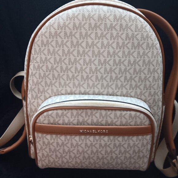 New with tags! Michael Kors Medium Backpack - Picture 1 of 9